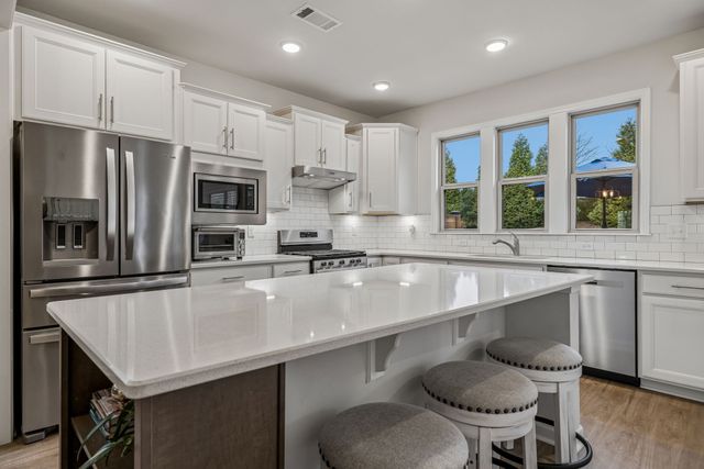 1727 Humphreys Gln, Spring Hill, TN 37174