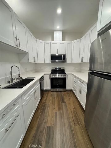 6439 Graves Avenue, Lake Balboa, CA 91605