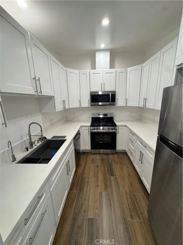 6439 Graves Avenue, Lake Balboa, CA 91605