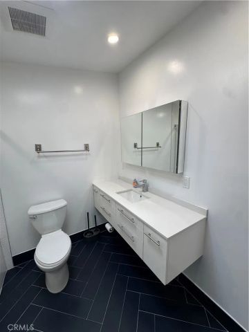 6439 Graves Avenue, Lake Balboa, CA 91605