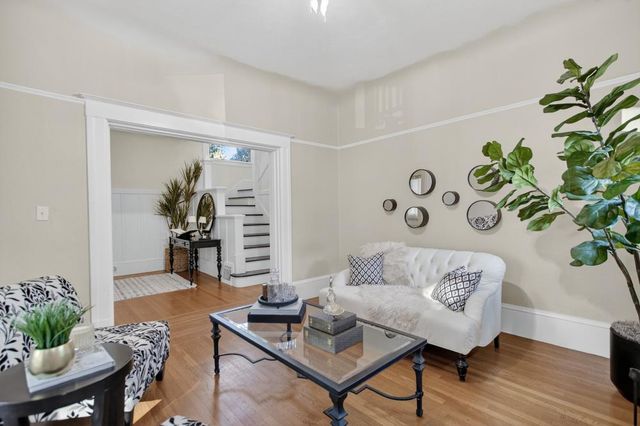 811 18th St, Sacramento, CA 95811