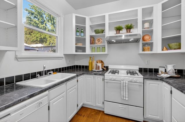 811 18th St, Sacramento, CA 95811