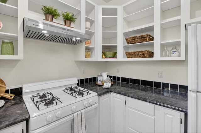 811 18th St, Sacramento, CA 95811