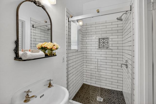 811 18th St, Sacramento, CA 95811