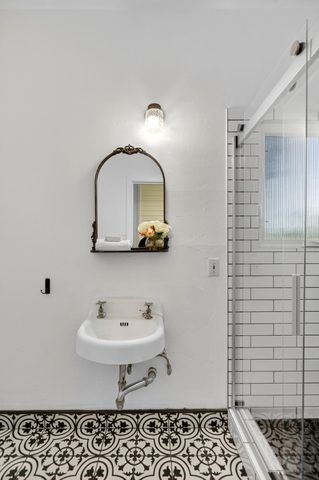 811 18th St, Sacramento, CA 95811