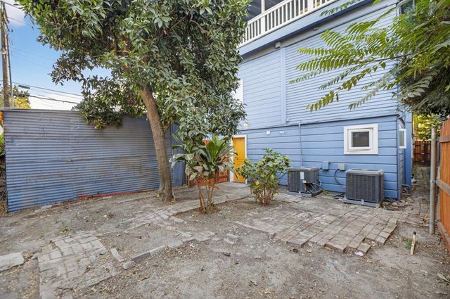 811 18th St, Sacramento, CA 95811