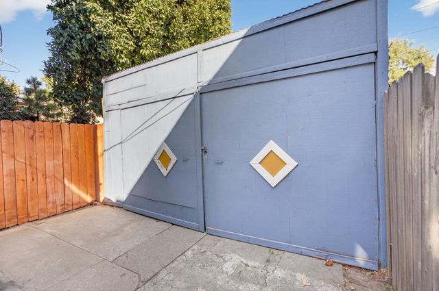 811 18th St, Sacramento, CA 95811