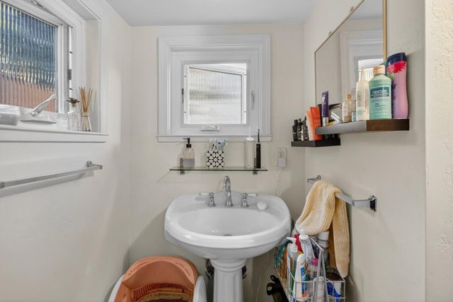 811 18th St, Sacramento, CA 95811