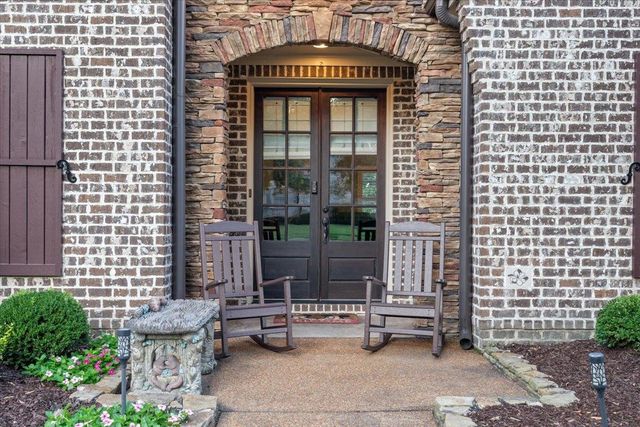 210 SAUNDERS CREEK CIR, Rossville, TN 38066