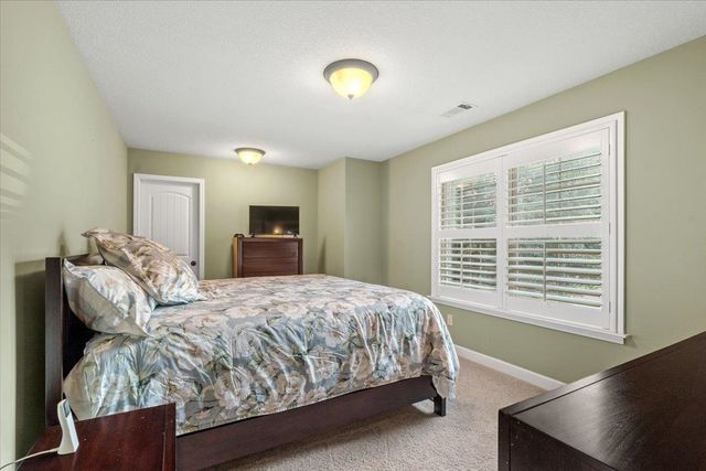 210 SAUNDERS CREEK CIR, Rossville, TN 38066