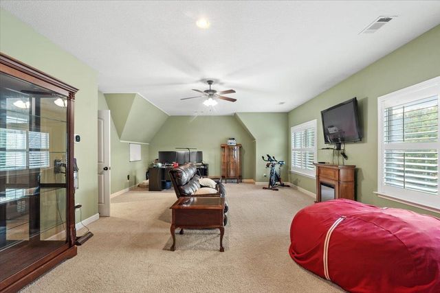 210 SAUNDERS CREEK CIR, Rossville, TN 38066