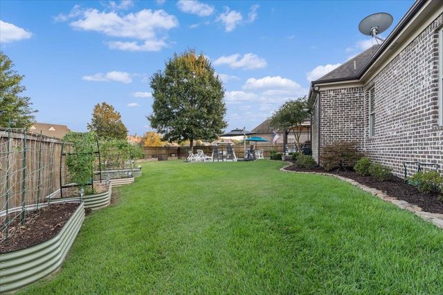 210 SAUNDERS CREEK CIR, Rossville, TN 38066