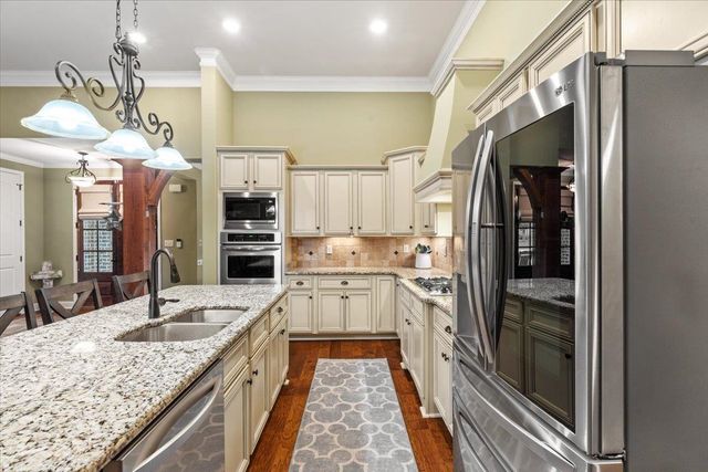 210 SAUNDERS CREEK CIR, Rossville, TN 38066
