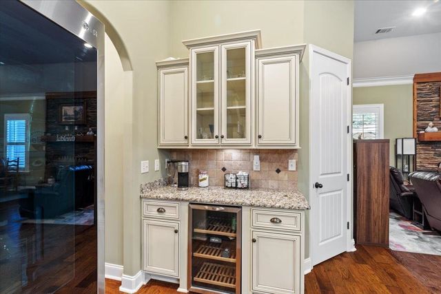 210 SAUNDERS CREEK CIR, Rossville, TN 38066