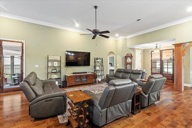 210 SAUNDERS CREEK CIR, Rossville, TN 38066