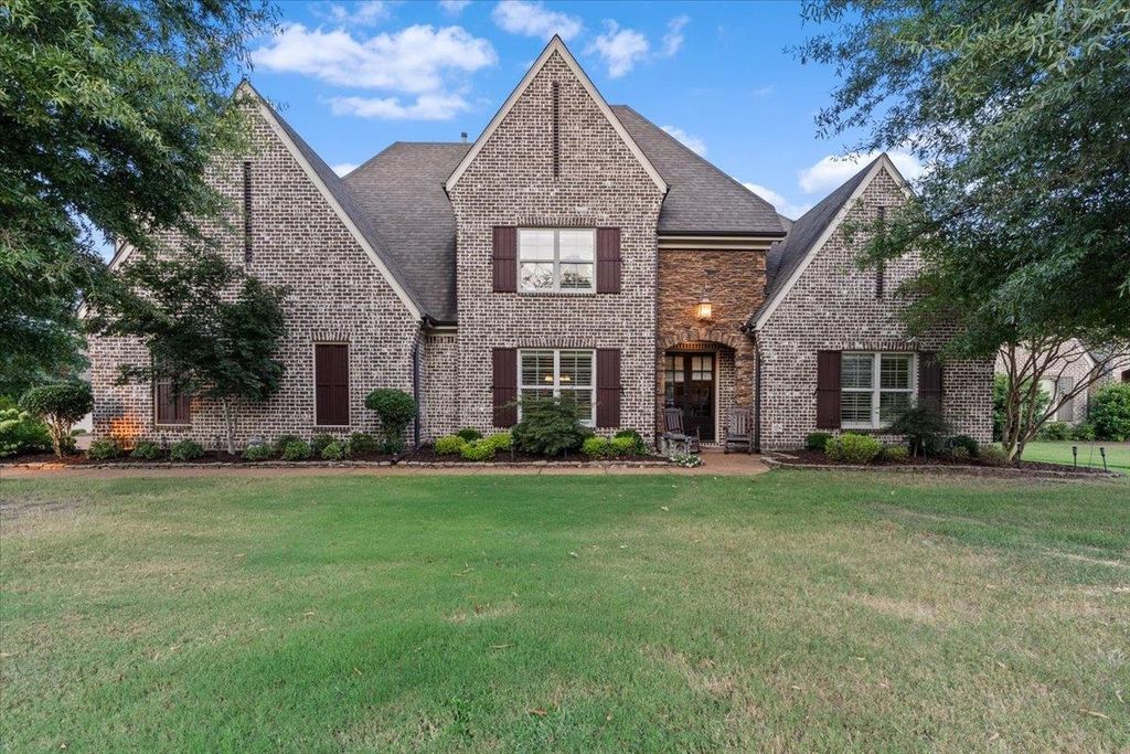 210 SAUNDERS CREEK CIR, Rossville, TN 38066