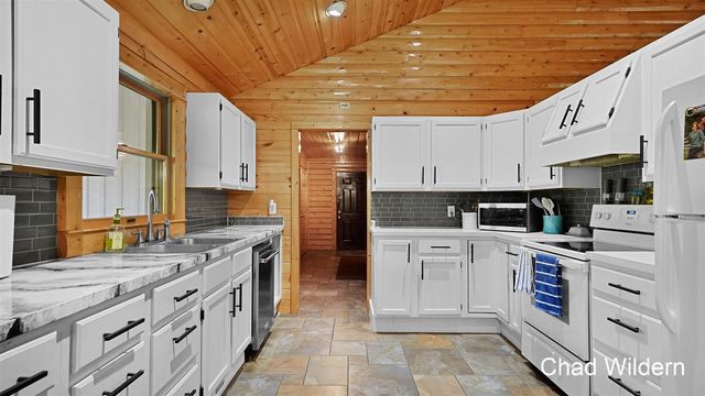 7200 Knapp Street, Ada, MI 49301