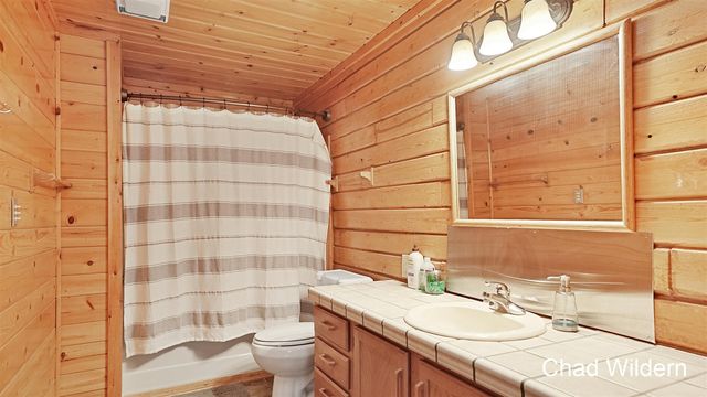 7200 Knapp Street, Ada, MI 49301