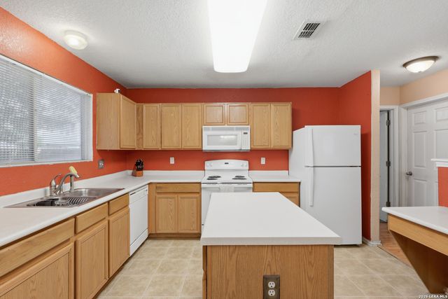 9014 LAGUNA FLS, San Antonio, TX 78251