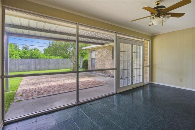 1249 Bayouwood Drive S, Lake Charles, LA 70605