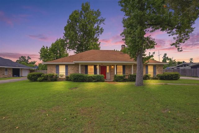 1249 Bayouwood Drive S, Lake Charles, LA 70605