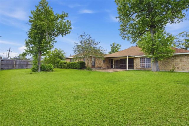 1249 Bayouwood Drive S, Lake Charles, LA 70605