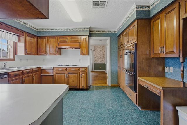 1249 Bayouwood Drive S, Lake Charles, LA 70605