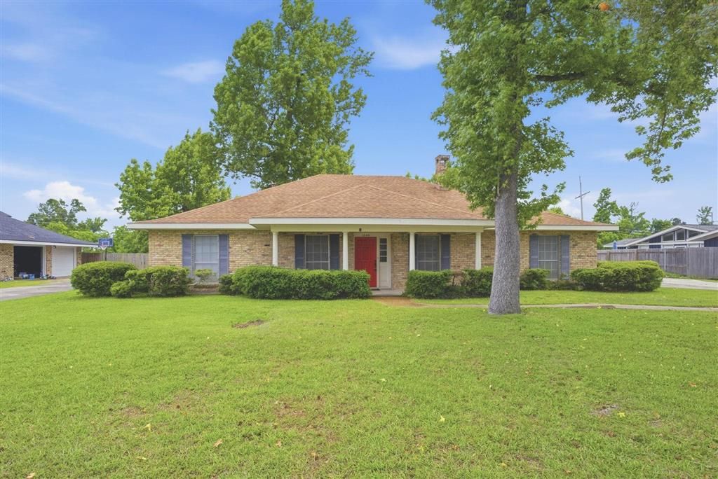 1249 Bayouwood Drive S, Lake Charles, LA 70605