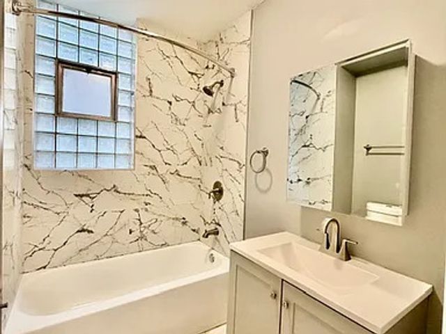 5144 S HERMITAGE Avenue, Chicago, IL 60609
