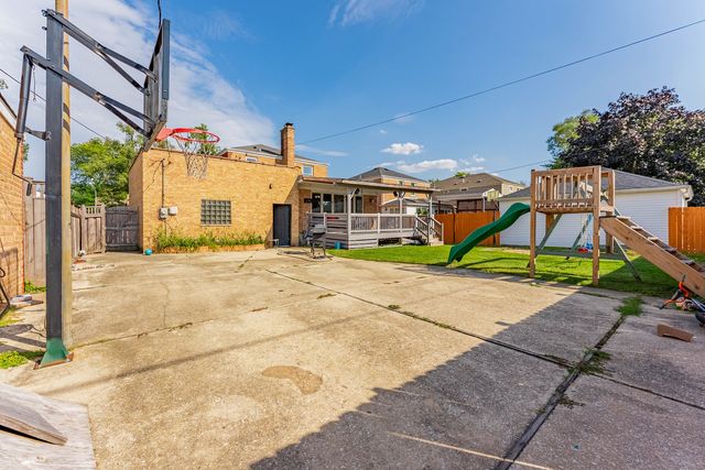 1910 N 74th Avenue, Elmwood Park, IL 60707