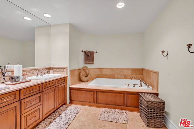 1530 Camden Avenue 304, Los Angeles, CA 90025