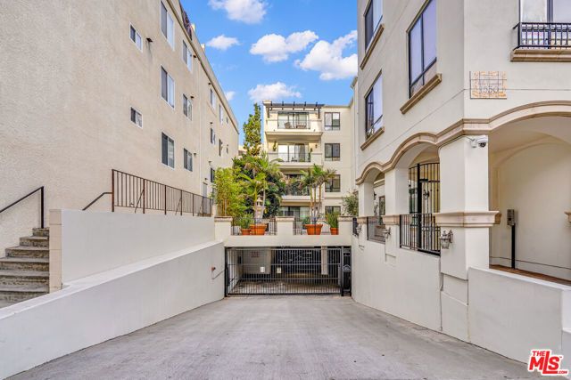 1530 Camden Avenue 304, Los Angeles, CA 90025