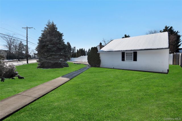 212 Newbridge Road, Levittown, NY 11801