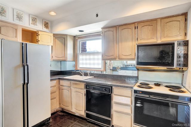 212 Newbridge Road, Levittown, NY 11801