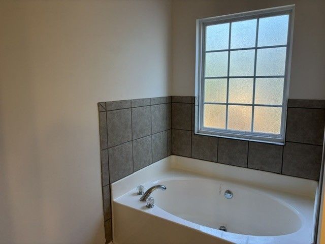 127 Iroquois Dr, White House, TN 37188