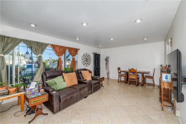 1442 S Van Ness, Santa Ana, CA 92707