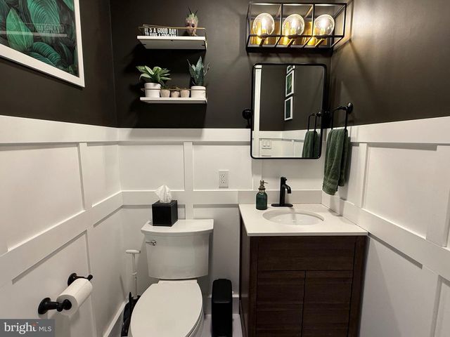 6074 MAYFAIR DR, Harrisburg, PA 17112