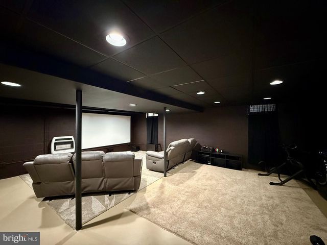 6074 MAYFAIR DR, Harrisburg, PA 17112