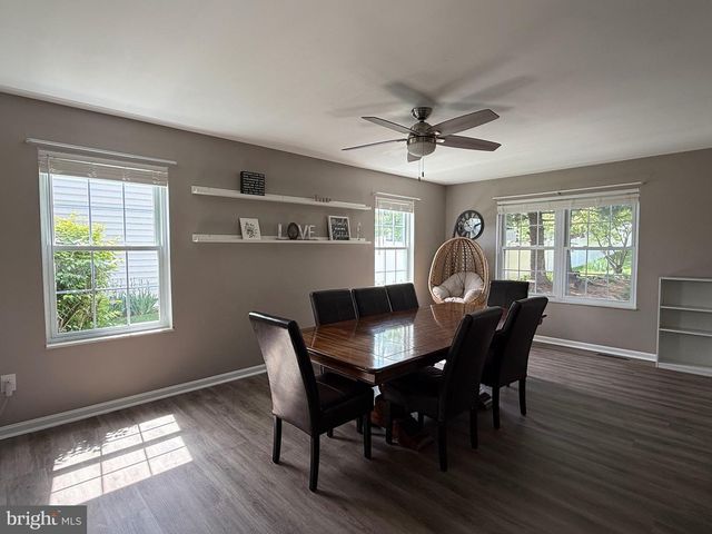 6074 MAYFAIR DR, Harrisburg, PA 17112