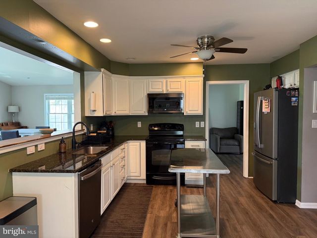 6074 MAYFAIR DR, Harrisburg, PA 17112