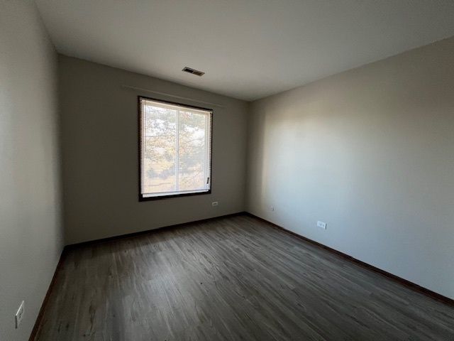 7030 Barrington Court 204, Woodridge, IL 60517