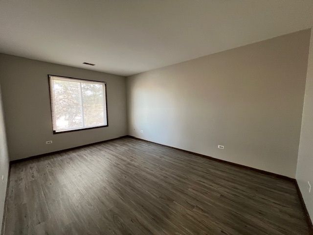 7030 Barrington Court 204, Woodridge, IL 60517