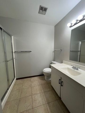 7030 Barrington Court 204, Woodridge, IL 60517