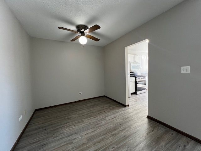 7030 Barrington Court 204, Woodridge, IL 60517