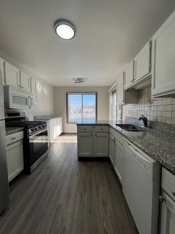 7030 Barrington Court 204, Woodridge, IL 60517