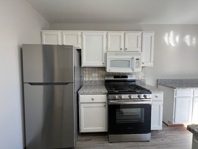 7030 Barrington Court 204, Woodridge, IL 60517