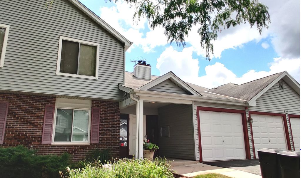 7030 Barrington Court 204, Woodridge, IL 60517