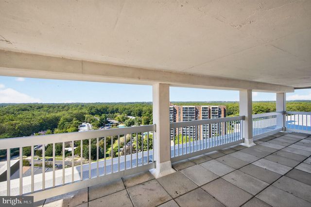 7420 WESTLAKE TER #210, Bethesda, MD 20817