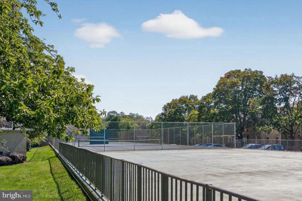 7420 WESTLAKE TER #210, Bethesda, MD 20817