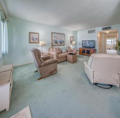 2004 Lake Osborne Drive 14, Lake Worth Beach, FL 33461